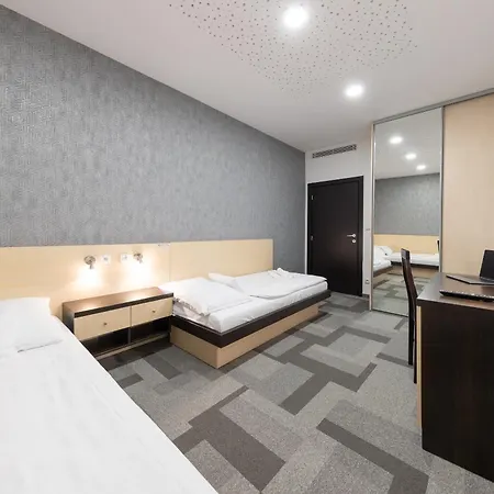 호텔 Bnc - Restaurant - Bowling 브라티슬라바