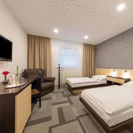 Bnc - Restaurant - Bowling 브라티슬라바