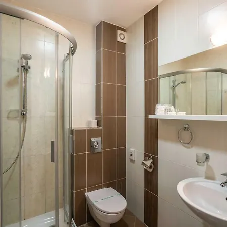 Bnc - Restaurant - Bowling 브라티슬라바